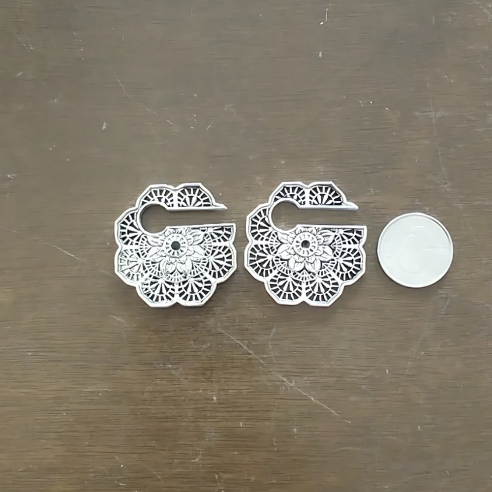 Keyhole gauge earrings